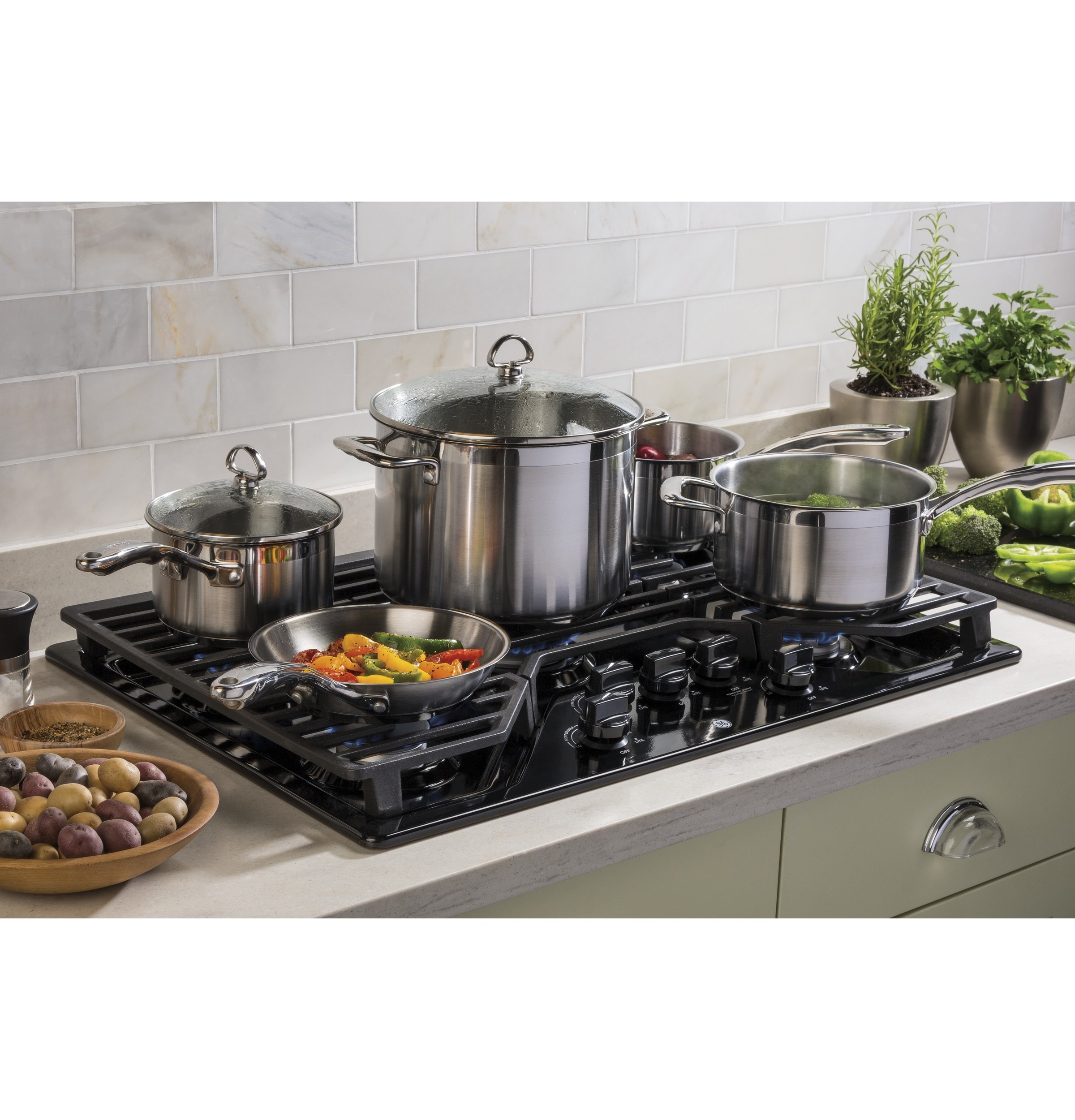 GE 30-in 5 burners Black Gas Cooktop