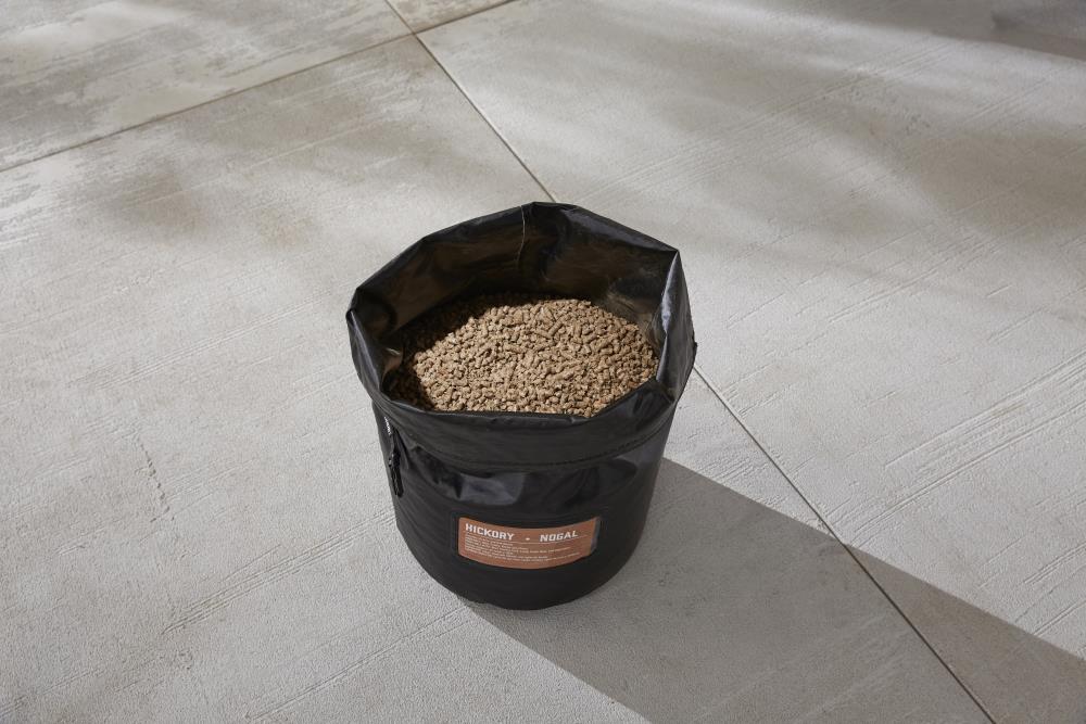 Weber Fuel Storage Bag 11.8-in W x 18.8-in H Black Fits most Cover