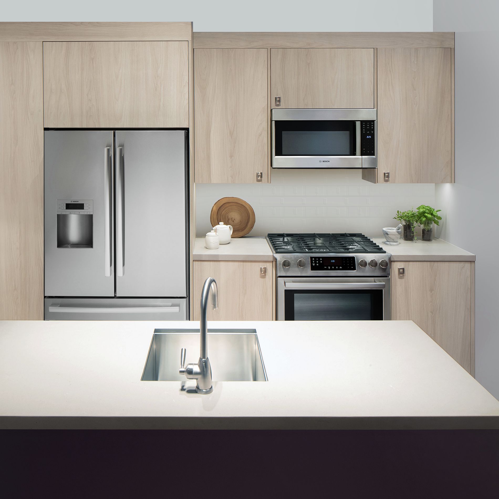 Bosch 800 Series 1 9 cu ft 1000 Watt Over the Range Convection Microwave with Sensor Cooking Stainless Steel