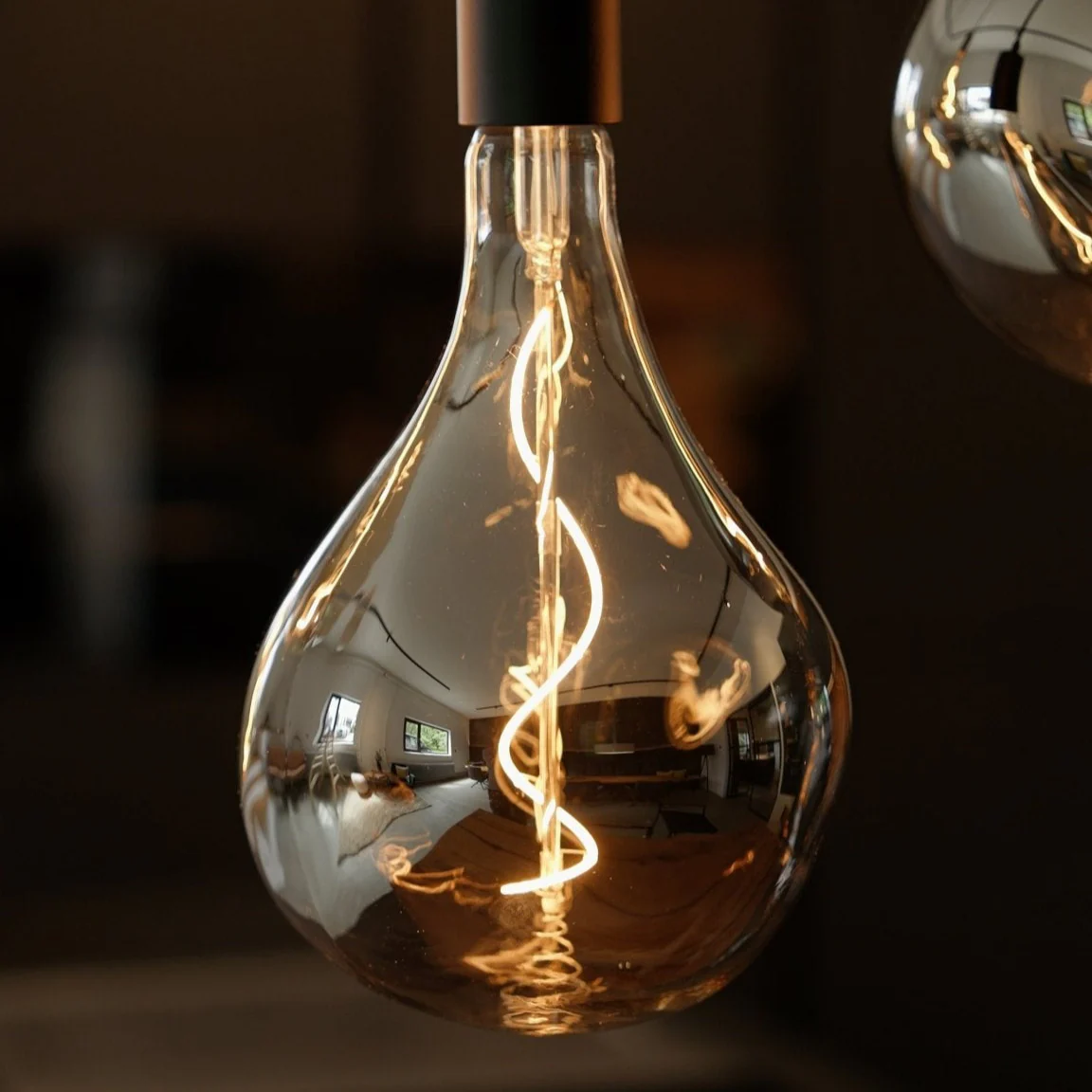 E27 LED Leuchtmittel irregular A165 - 4 Watt Smoky