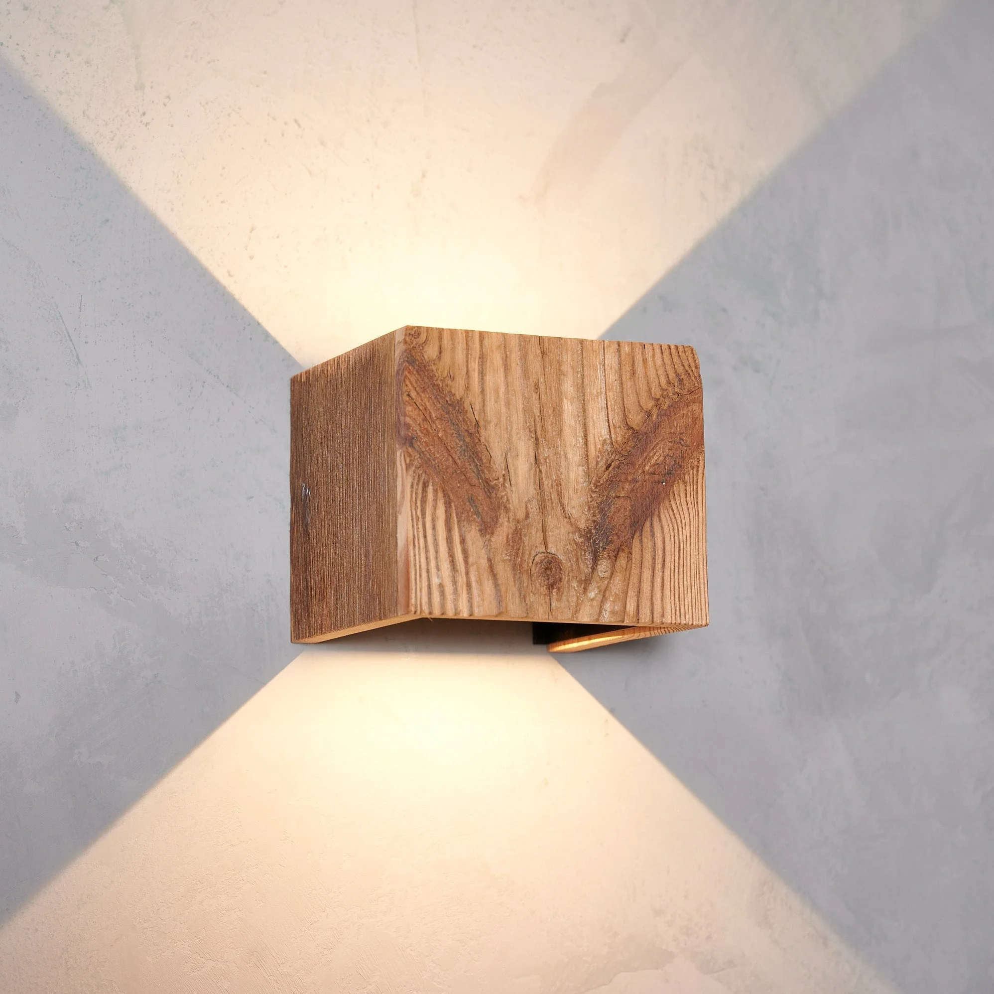 Cubus Wandleuchte Altholz sonnenverbrannt