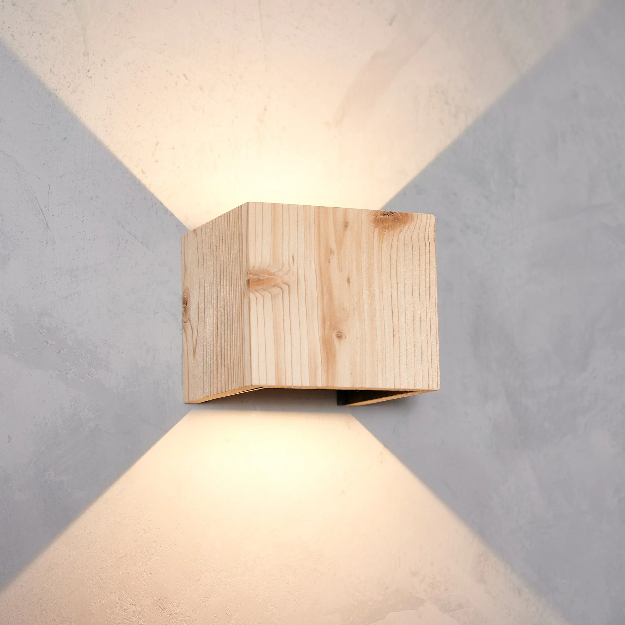 Cubus Wandleuchte Altholz Fichte