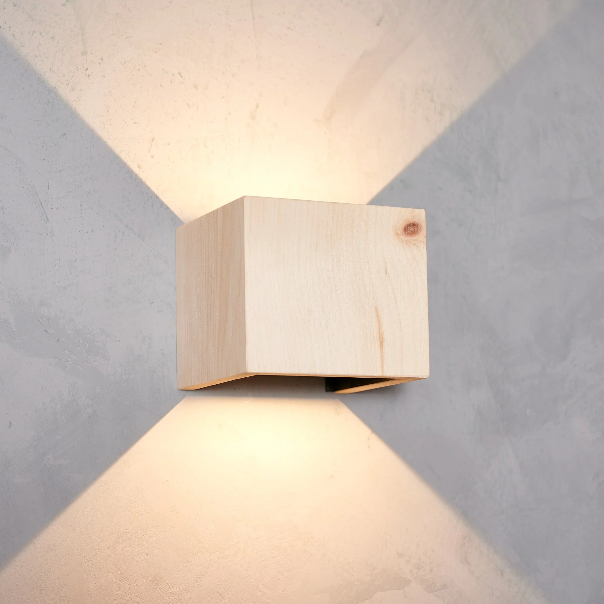Cubus Wandleuchte Zirbe