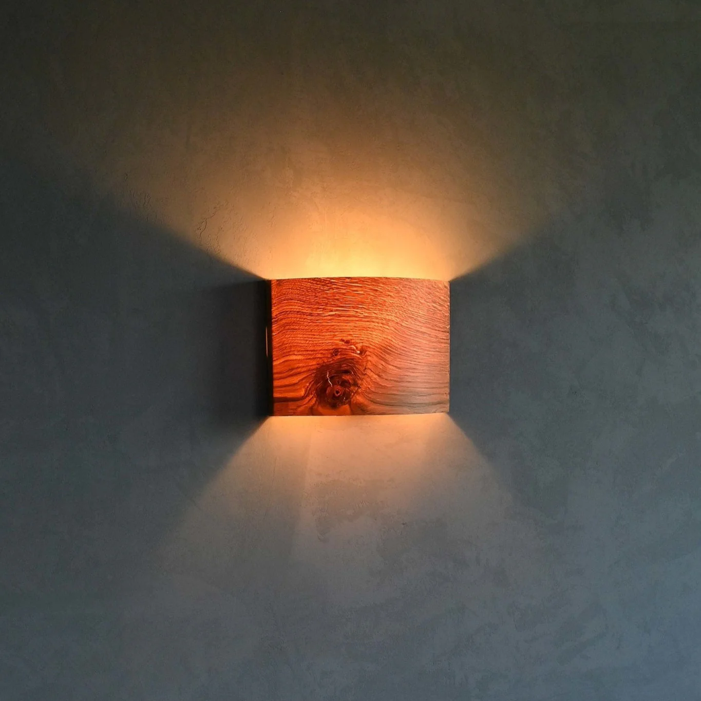 Cortex Wandleuchte Nussbaum satin