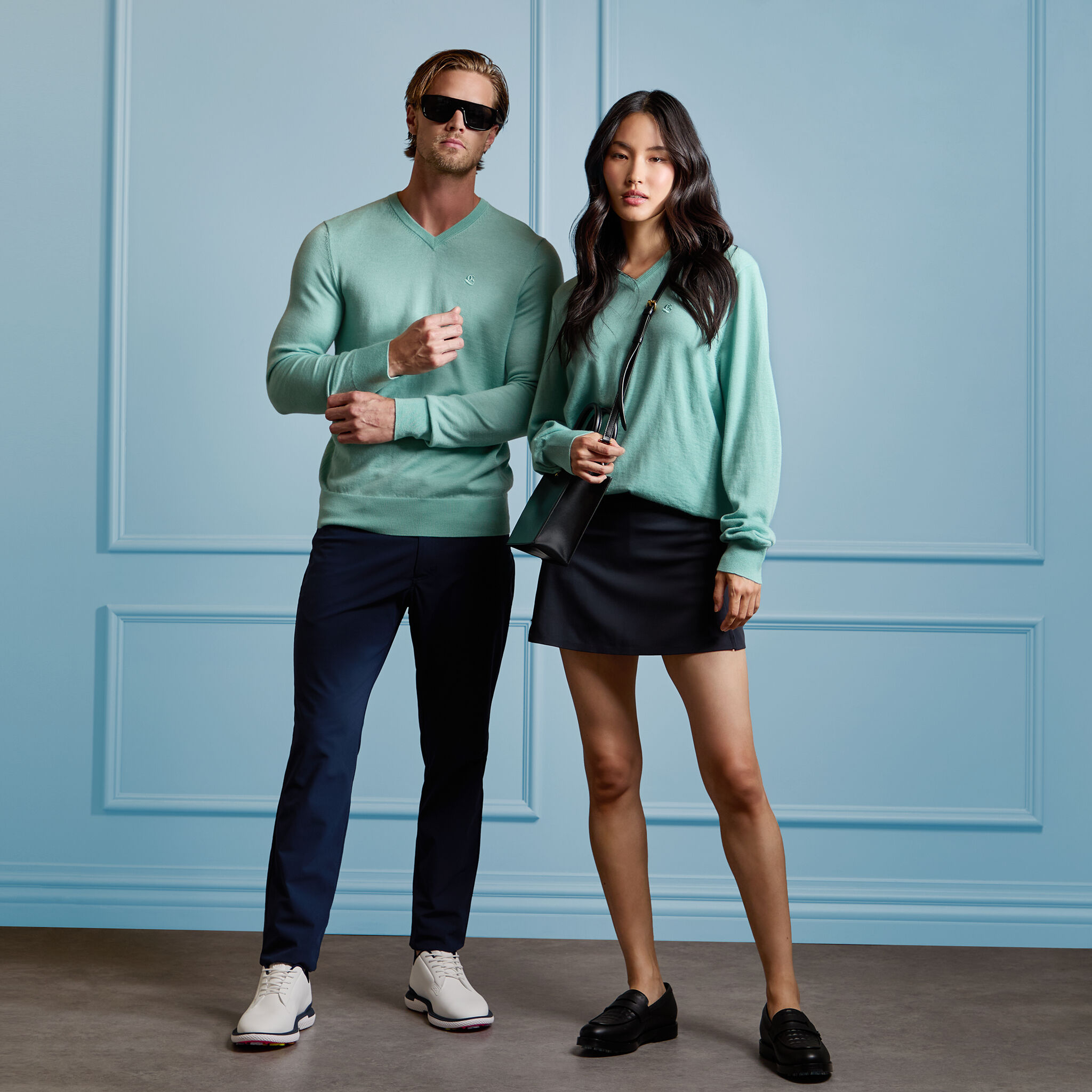 VERSE V NECK CASHMERE SWEATER