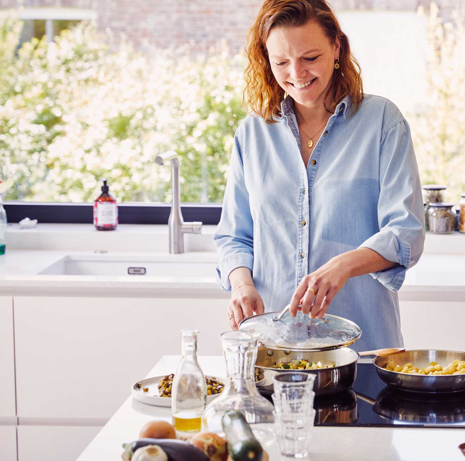 BEKA Schmorpfanne CICLA 24 cm aus recyceltem Edelstahl Pfanne hoch mit Glasdeckel