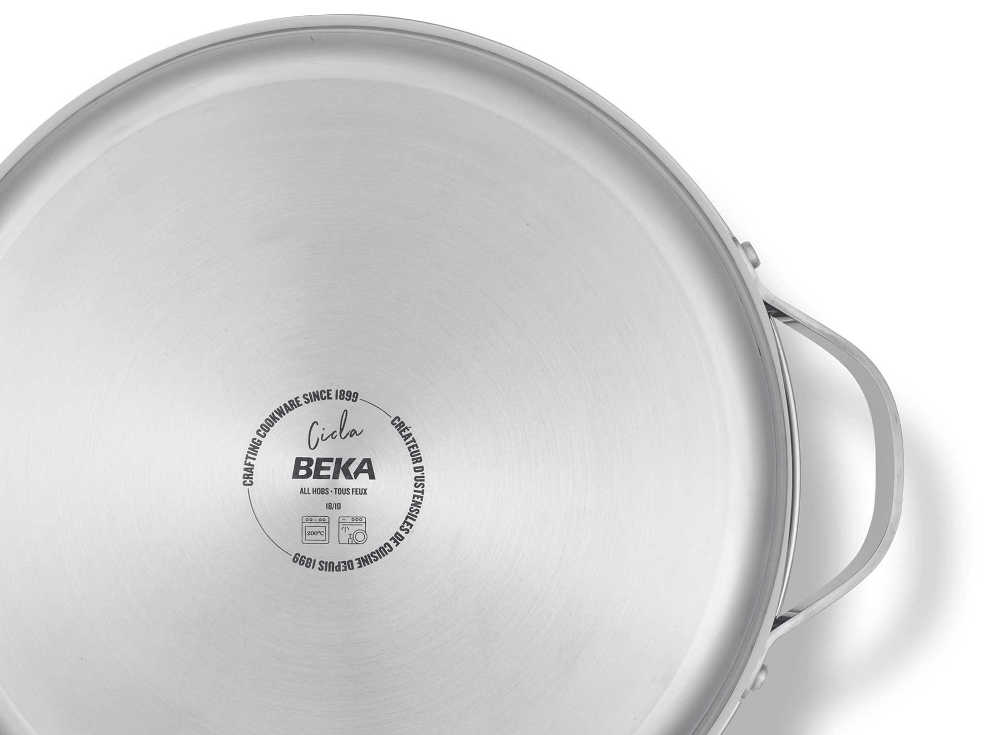 BEKA Schmorkasserolle CICLA 28 cm aus recyceltem Edelstahl Servierpfanne mit Glasdeckel