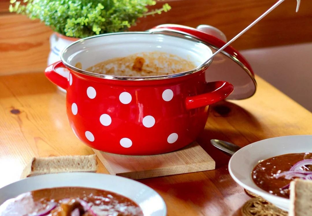 Belis DOTS Emaille-Serie – Retro-Design mit moderner Funktion