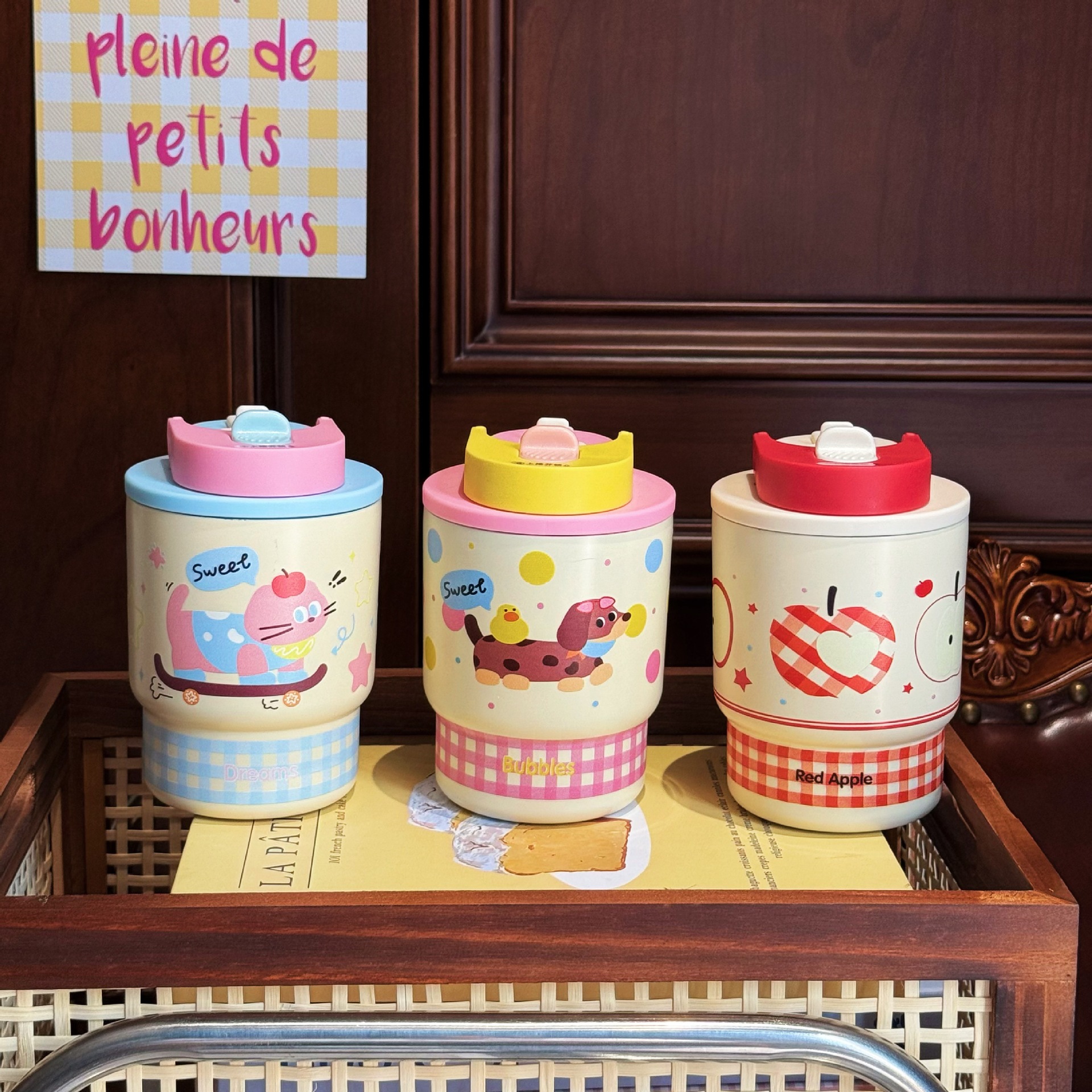 Red Apple Pattern Travel Mug