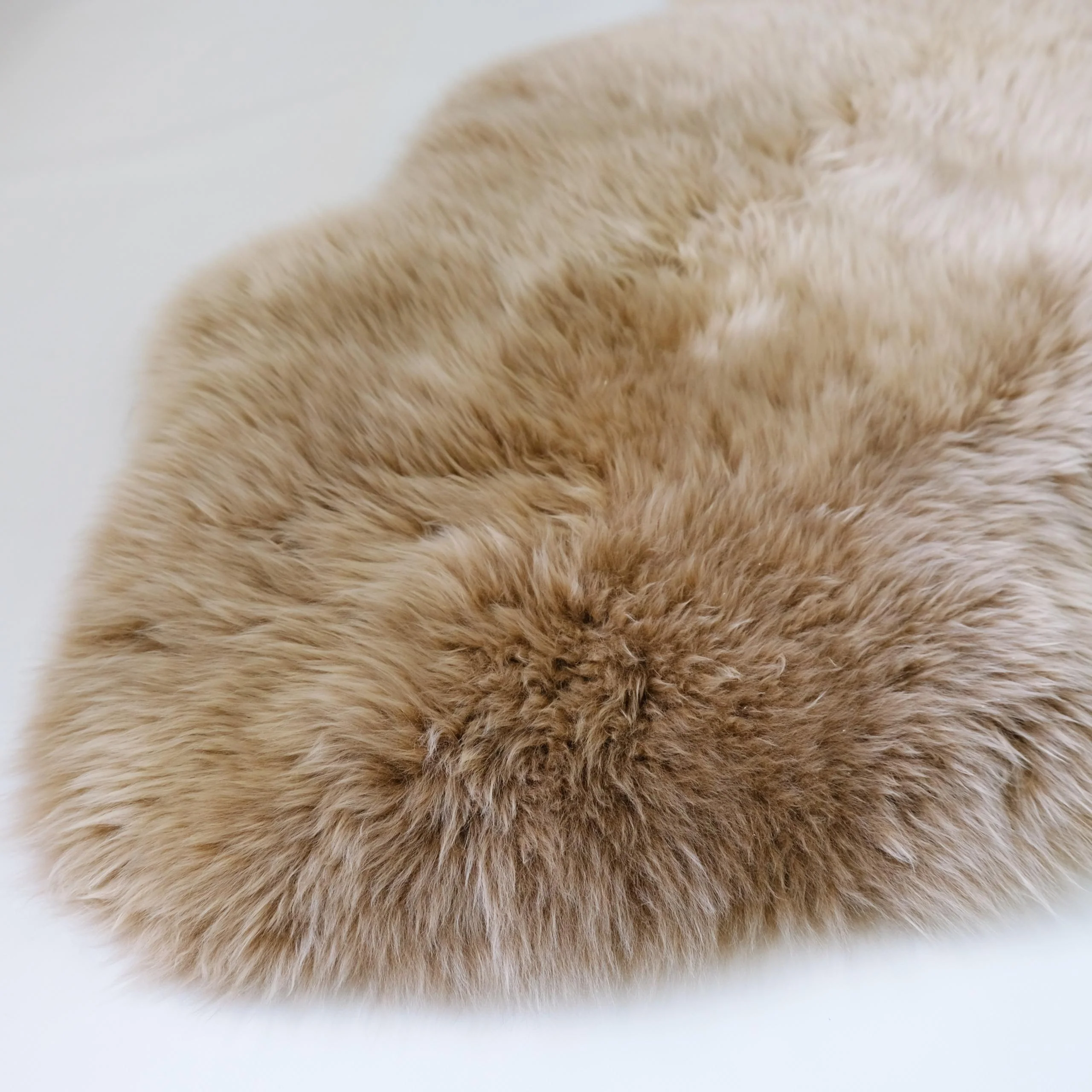 TOFFEE - XXL LONG WOOL SHEEPSKIN RUG - AUSTRALIAN MERINO SHEEPSKIN - Sheepskin Ugg Boots