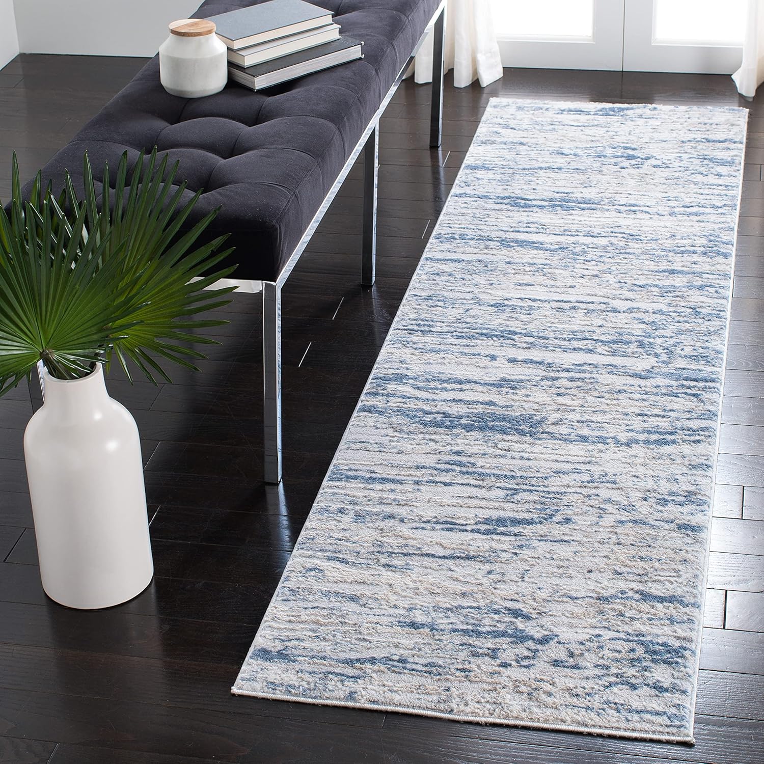 SAFAVIEH Amelia Collection Runner Rug - 2'2