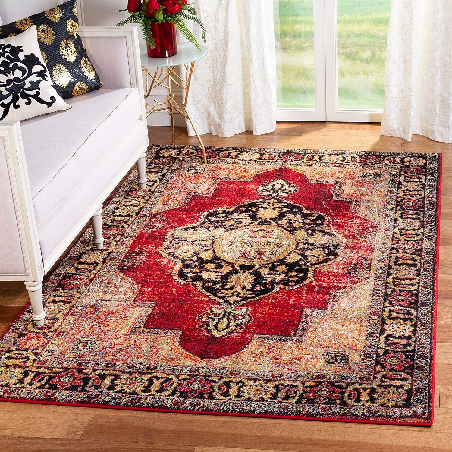 SAFAVIEH Vintage Hamadan Collection Area Rug - 9' x 12', Red & Multi, Oriental Traditional Persian Design, Non-Shedding & Easy Care, Ideal for High Traffic Areas in Living Room, Bedroom (VTH219A)