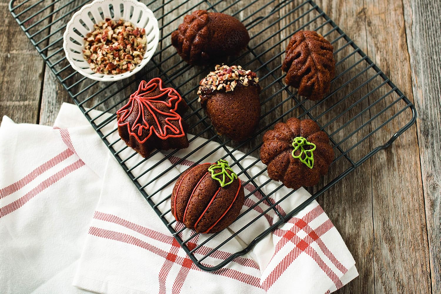 Nordic Ware Autumn Treats Pan, Bronze