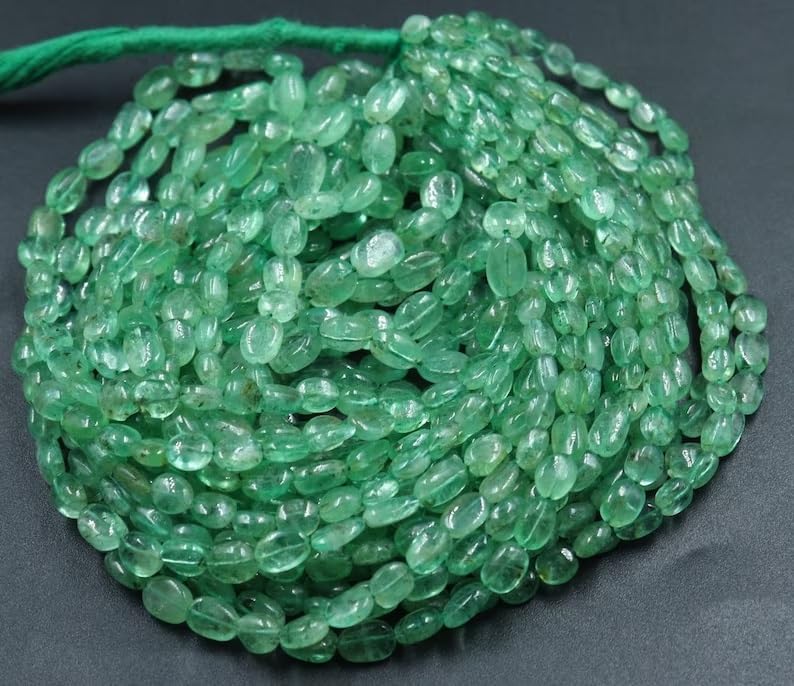Natural Emerald Smooth Oval Beads 4 * 6-5 * 7MM Emerald Oval Beads Natural Emerald Strand Emerald Beads for Jewelry Making