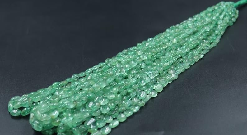 Natural Emerald Smooth Oval Beads 4 * 6-5 * 7MM Emerald Oval Beads Natural Emerald Strand Emerald Beads for Jewelry Making