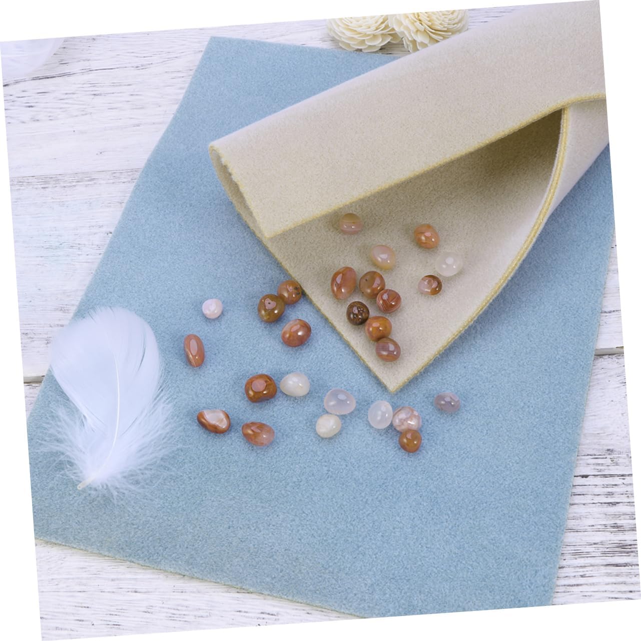 Lurrose 40pcs Non- Bead Mats for Jewelry Making Flocking Material Keeps Beads Place Cushioning for Comfortable Beading Random Colors