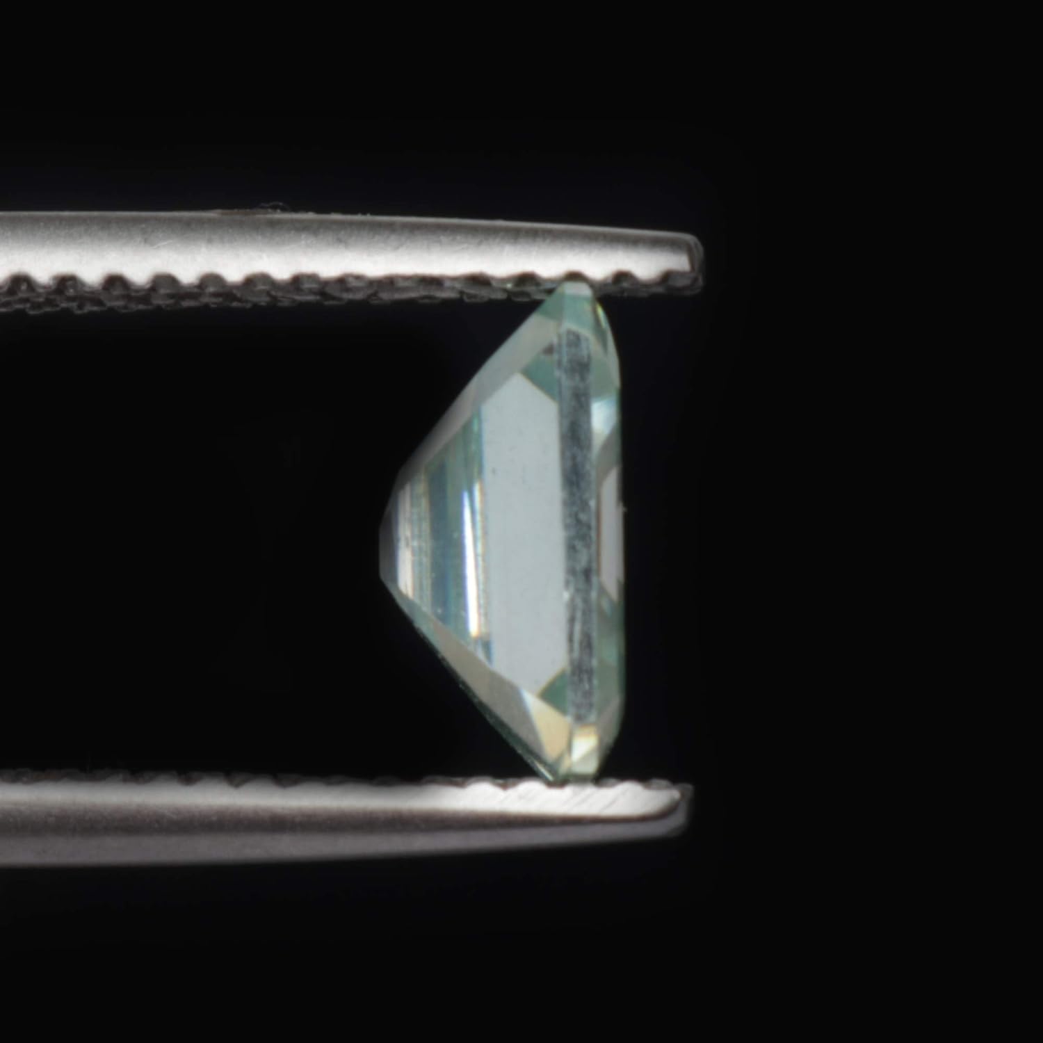 GEMHUB Blue Moissanite 2.00 Carat Brilliant Emerald Cut Moissanite for Ring Pendant Making