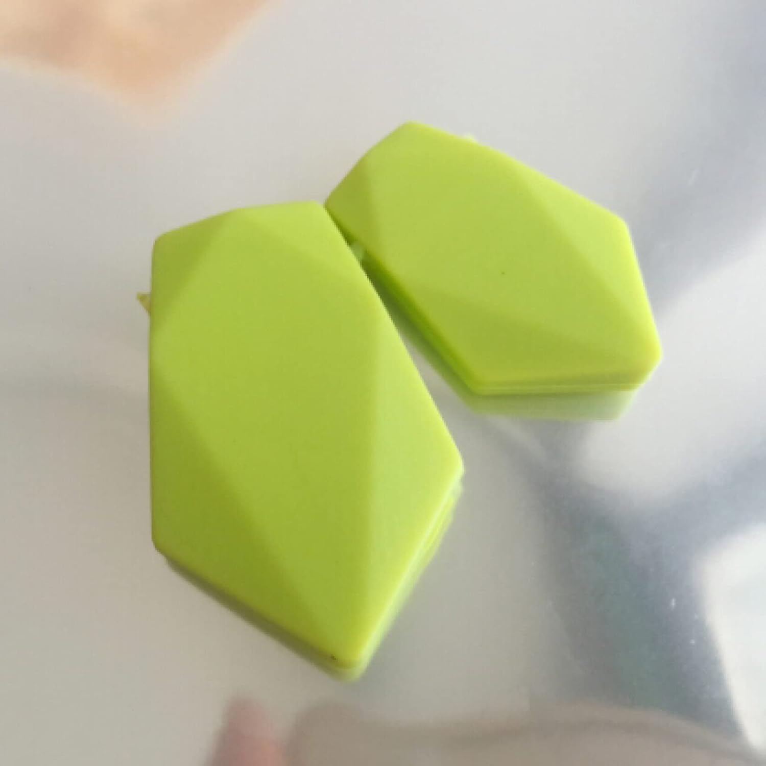 Silicone Beads for Keychain Making 15mm Bulk Multi Color Craft Beads Shapes Beads Jewelry Spacer Rubber Beads for Necklace Bracelet DIY Handicrafts Garlands Lanyards Making 20 Sets (Black)