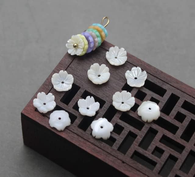 Davitu (100pcs/lot )Many Colors 8mm Five-petaled Flowers Mother of Pearl Shell for DIY Jewelry Flower MOP Pearl Shell Beads for Brooch - (Color: White, Item Diameter: 8mm)