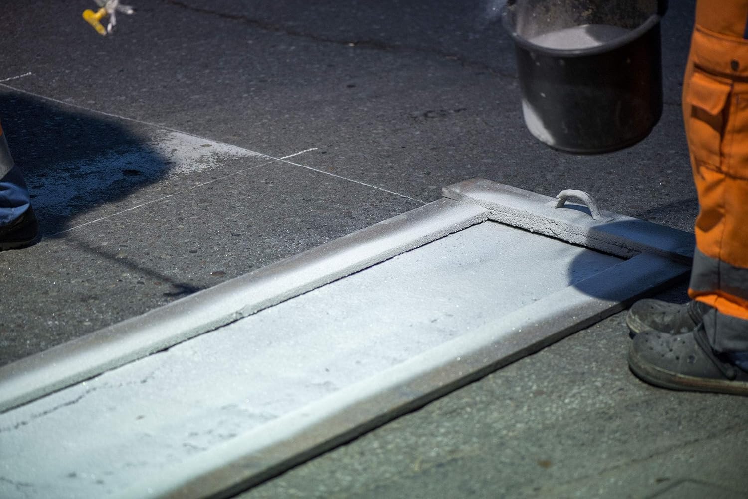 Reflective Glass Beads (50 LB Bag) For Traffic Paint, Road Marking, Curb Paint, Pavement Striping, Parking Lots, Crosswalks, Driveways, Airports, Traffic Signs, Painting, Arts & Crafts (50 Lb Bag)