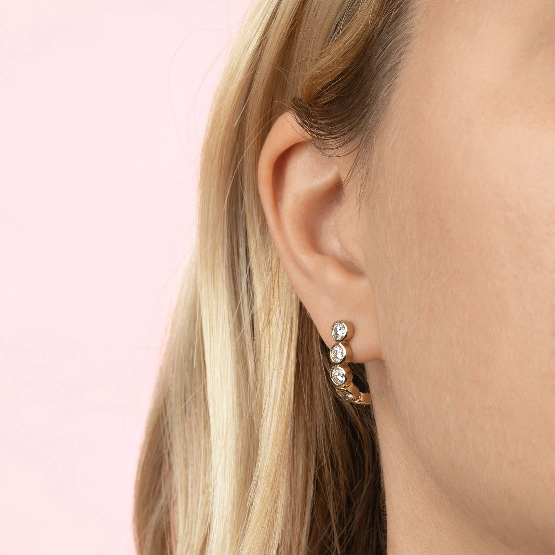 Bezel Curve Earring - White Diamond / 14k Yellow Gold