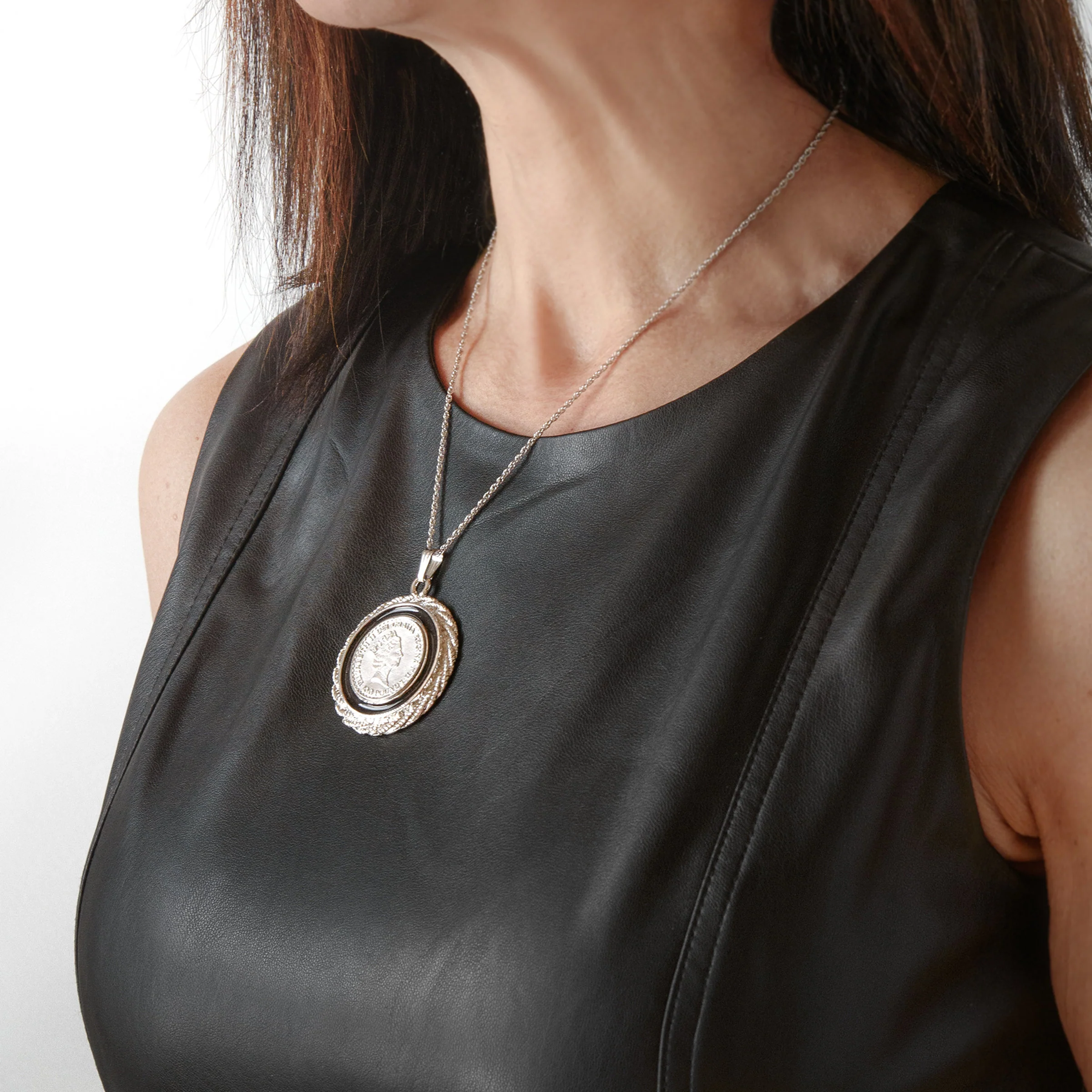 Vintage Queen Elizabeth II 100 Pound Coin Money Pendant Necklace Antique 18k White Gold Silver N785-W