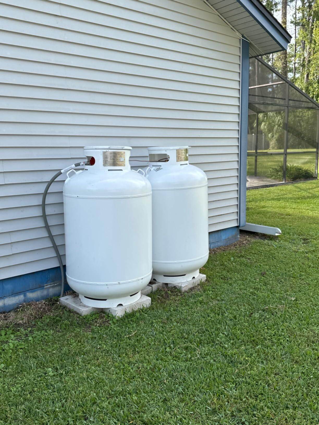 Flame King 420lb 120 gallon ASME Empty Propane Tank Cylinder with Float Gauge & Lid