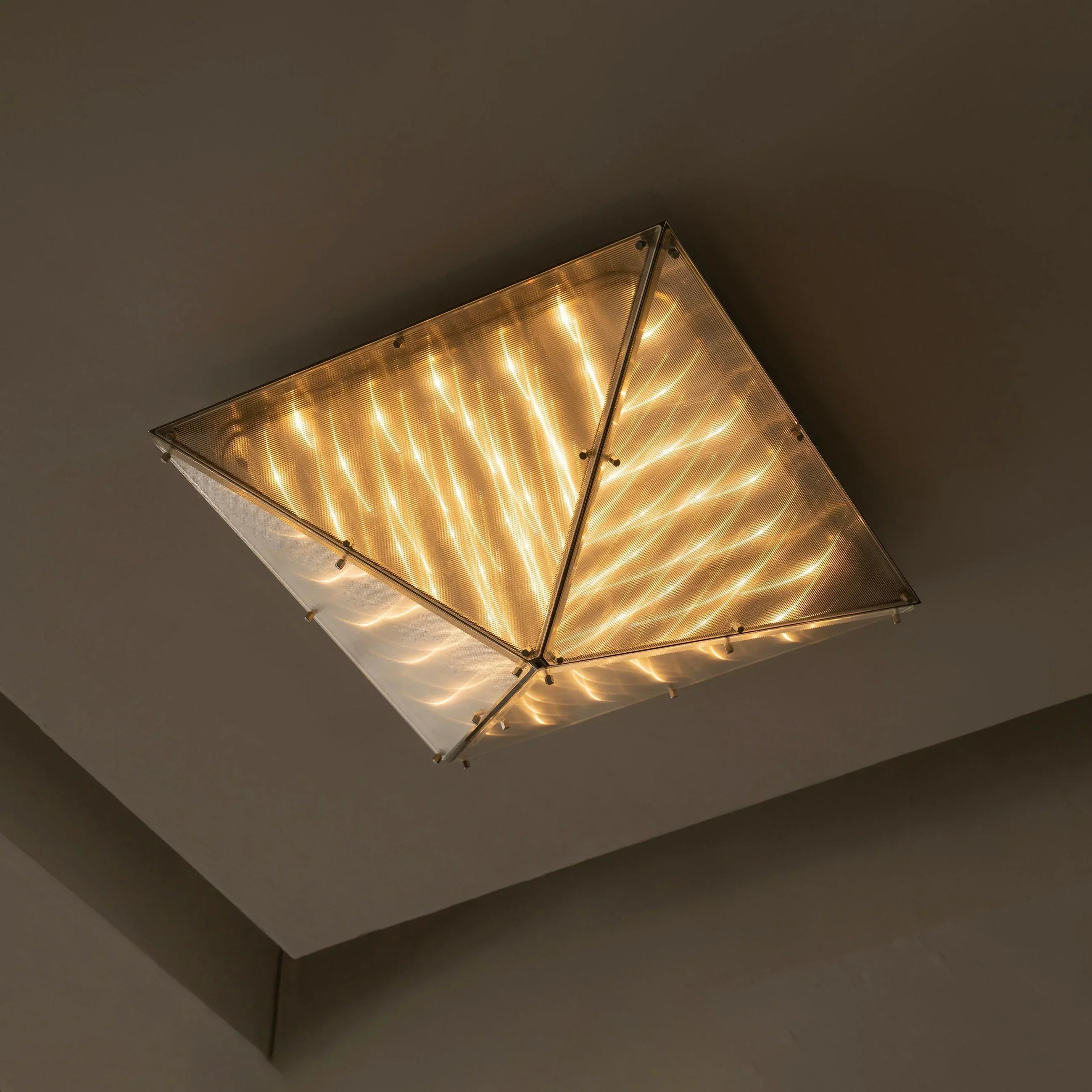 Fragment 06 Ceiling Light