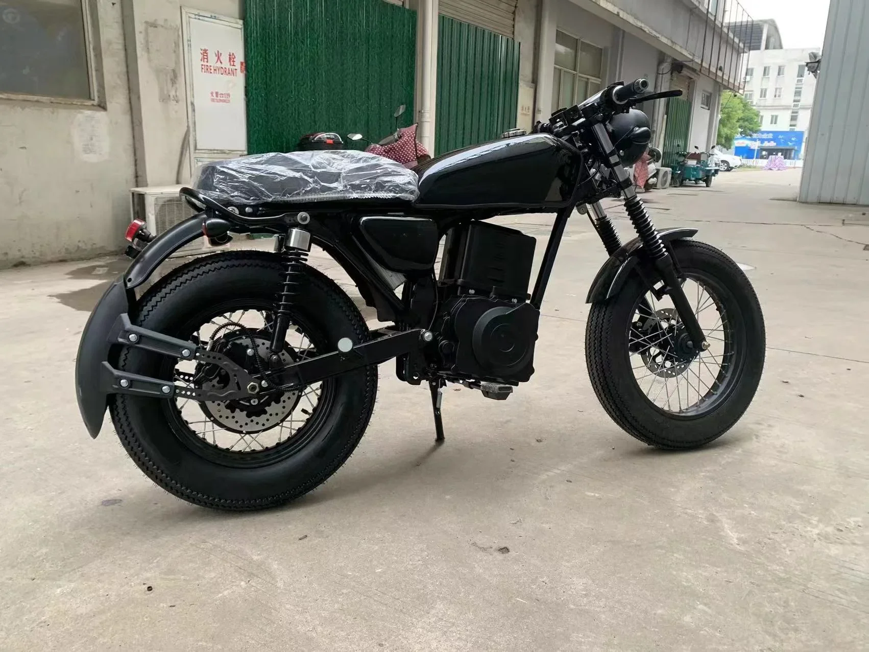 2022 china electric motorcycle vintage cafe racer 40ah lituim battery removable 2000w 3000w controller