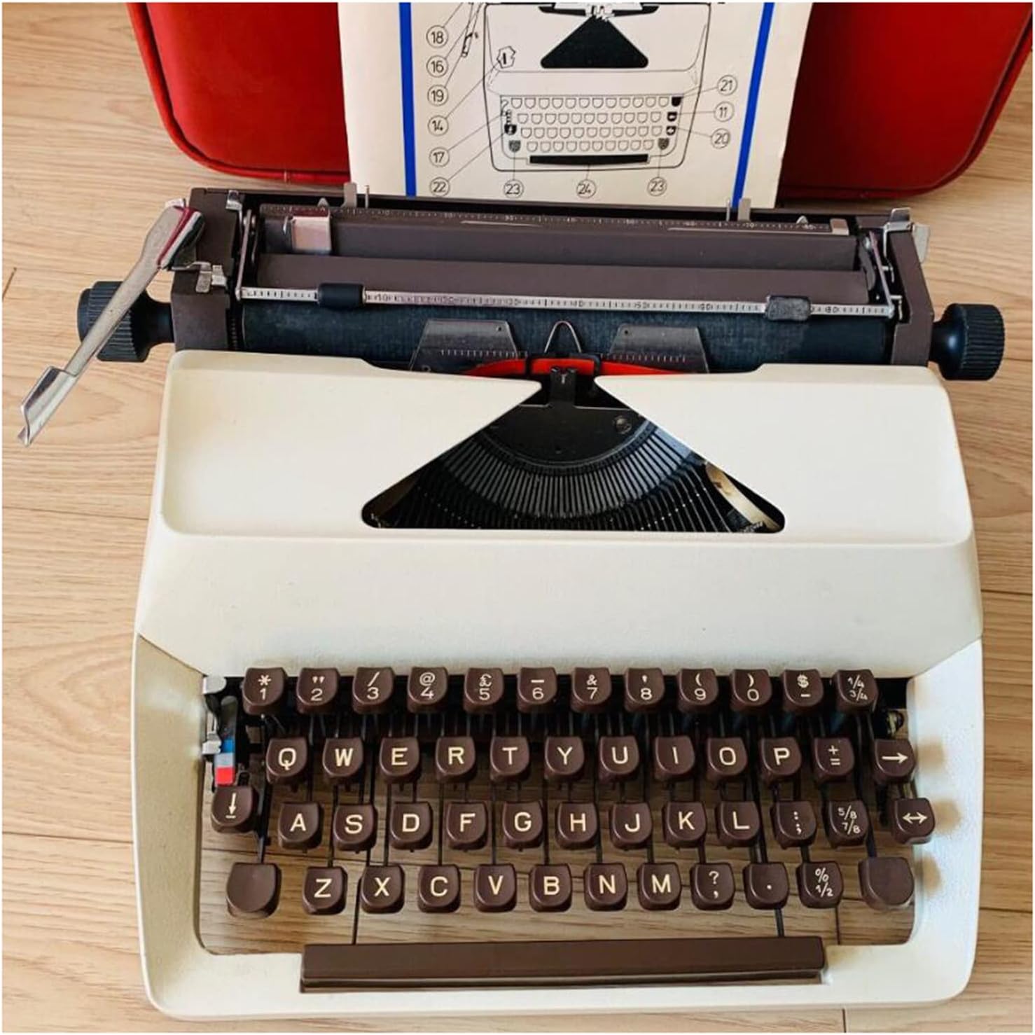 Classic Manual Typewriter (Normal use) with Ribbon