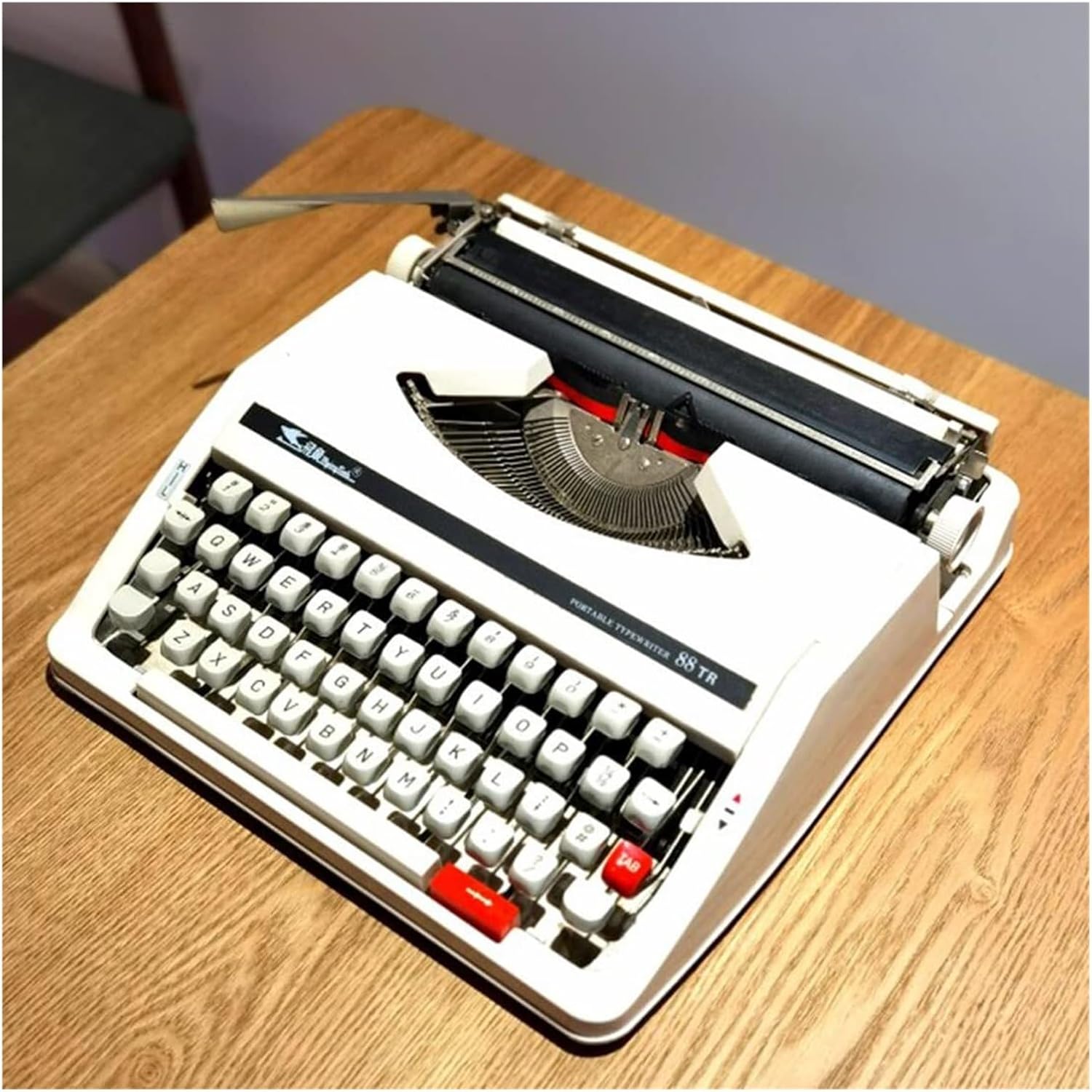 Old Fashioned English Manual Typewriter, Machinery Word Processing Typewriter, Vintage, Portable and Easy to Use, Twin Spool Black Red Ribbon