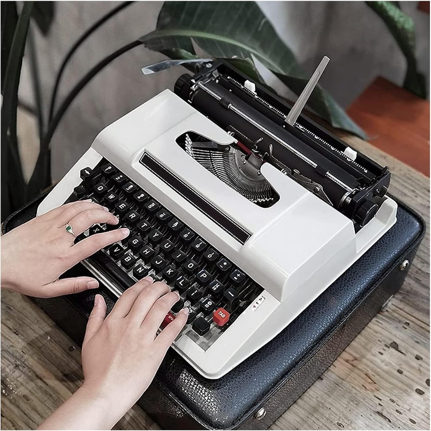 Manual Typewriter Traditional Retro Style,Traditional Typewriter Classic Word Processor,Perfect for Writing Novels Anywhere(White,Whitekeyboard)