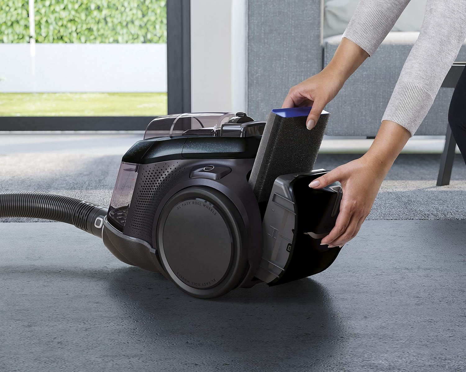 AEG LX9-3-STM Bagless Vacuum Cleaner (3D Filter System, 650 Watt, Additional Nozzles, XL Wheels, Easy To Drain Use, Only 72 dB(A), 12 m Radius of action, 1.6 L Dust Container, Oil Wheel)