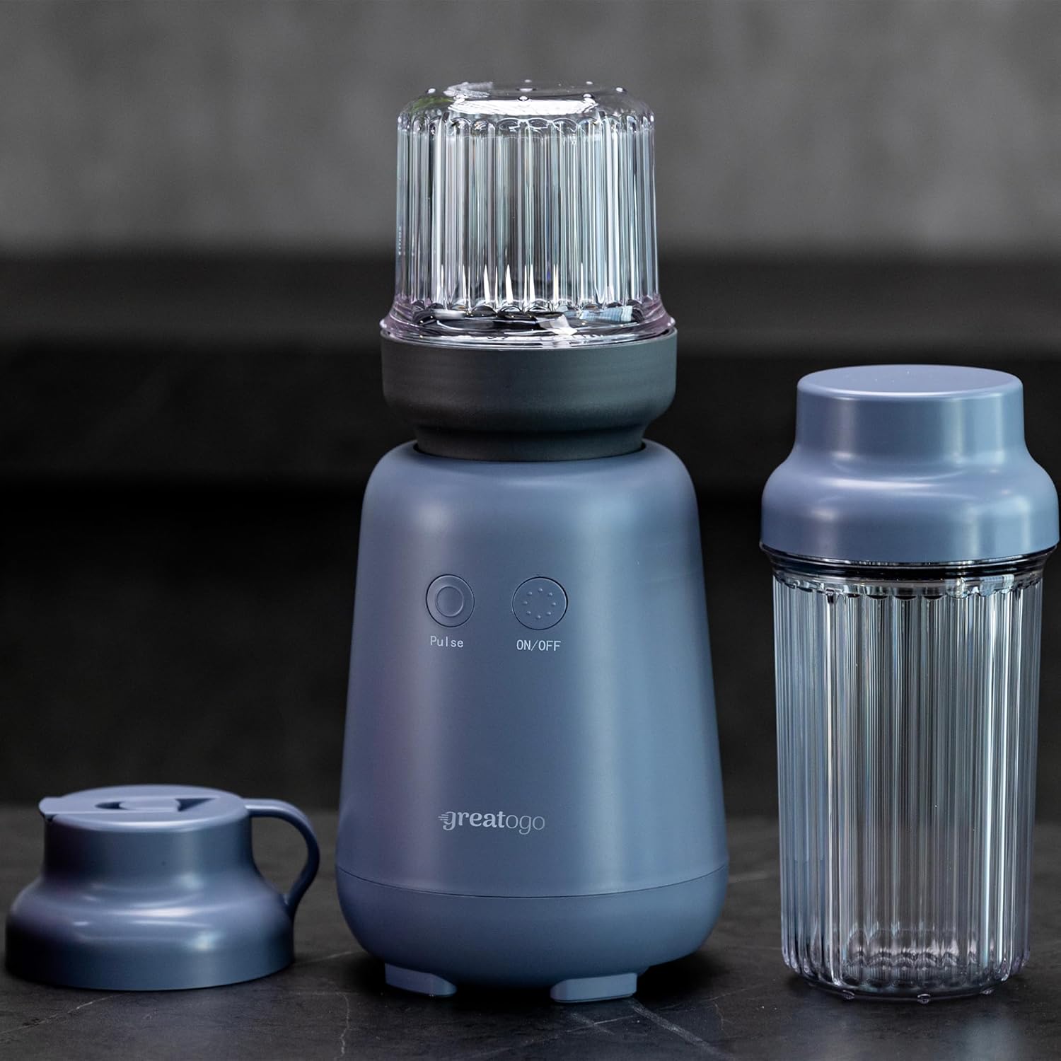 1000W 6-Blade Single-Serve Blender Exclusive Blender 28/14oz Tritan Blending Cup, Make milkshakes, salad dressings, sauces, crush ice, and blend frozen fruits