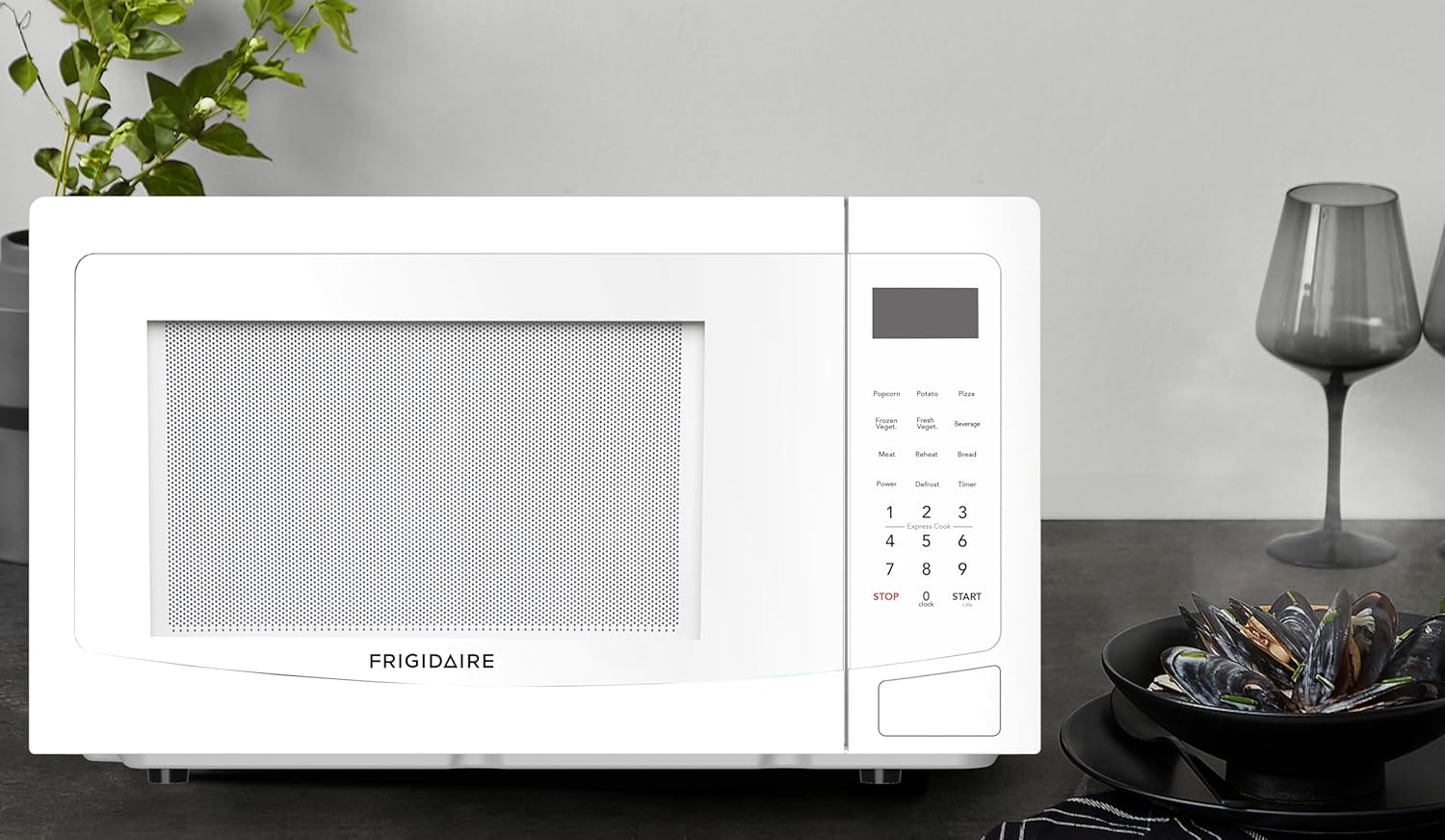 Frigidaire 1.1-Cu-Ft 1000-Watt Microwave, White