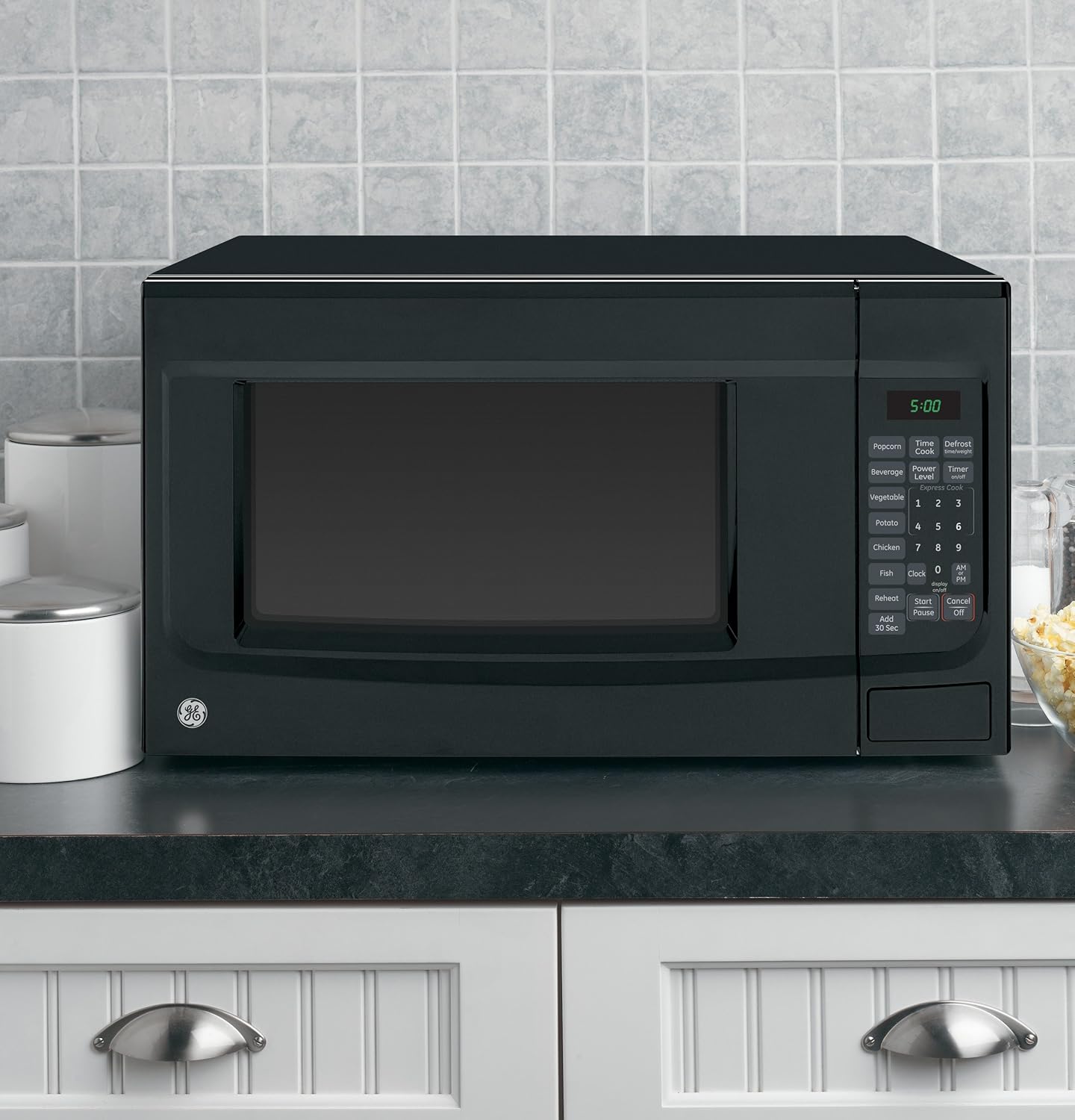GE 1.4 Cu. Ft. Countertop Microwave Oven