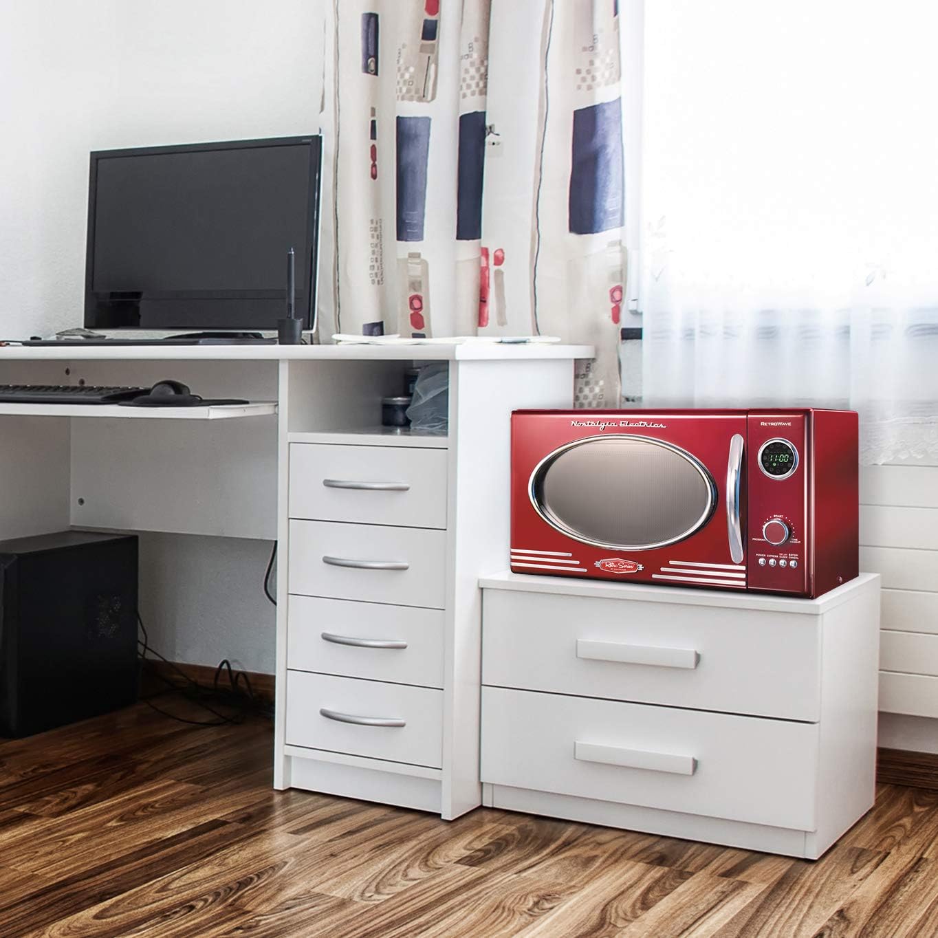 Nostalgia RMO400RED Retro 0.9 Cubic Foot Microwave