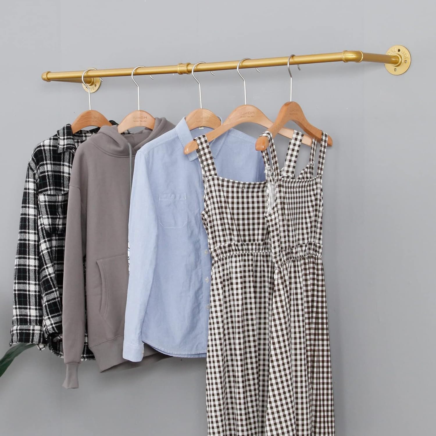 Industrial Pipe Clothing Rack Wall Mounted,Vintage Retail Garment Rack Display Rack Cloths Rack,Metal Commercial Clothes Racks for Hanging Clothes,Iron Clothing Rod Laundry Room (47in, Gold)