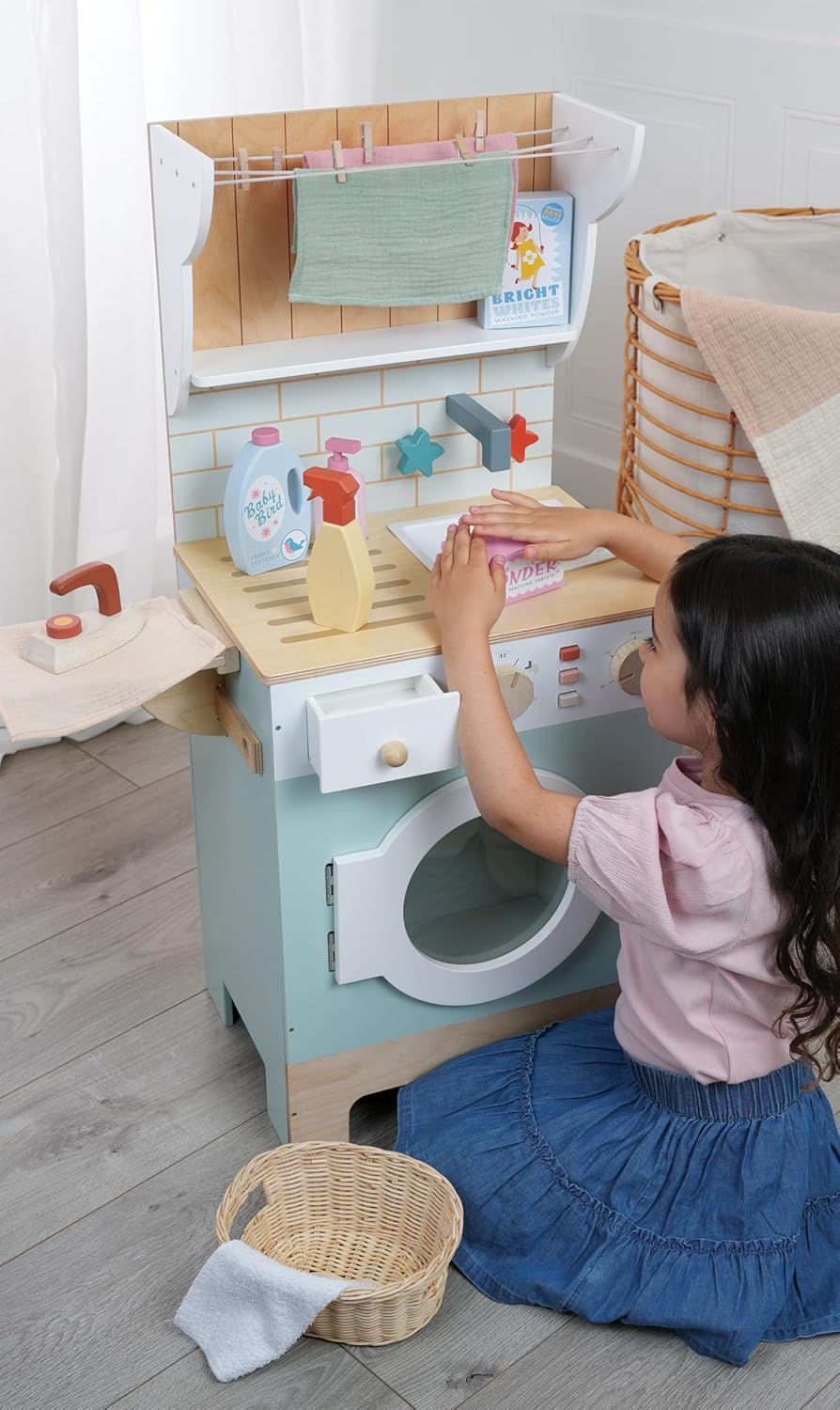 Tender Leaf Toys - Tender Leaf Laundrette - Wooden Laundry Play Set for Kids - Includes Washer/Dryer, Ironing Board, Basket, Pegs, and Accessories - Encourages Imaginative Role-Play - Age 3+