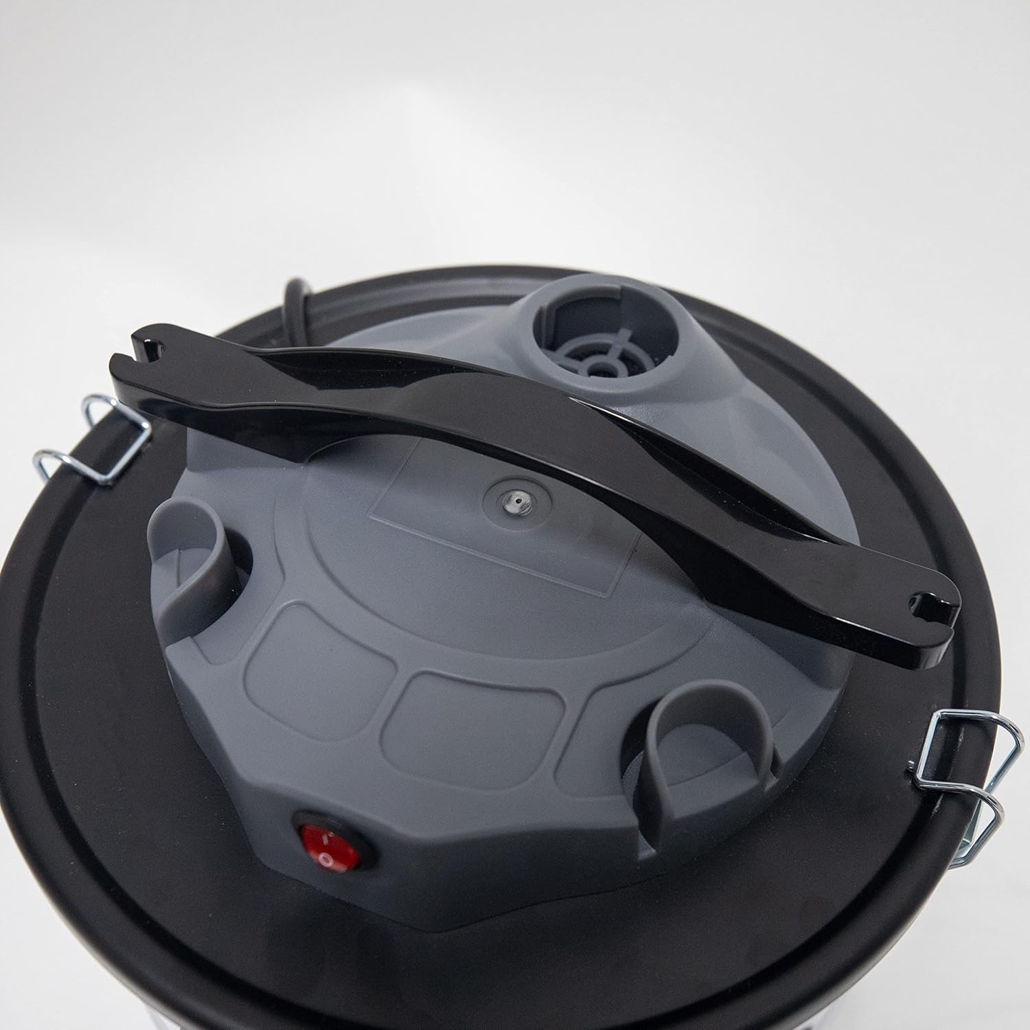 Cleveland Iron Works 6.5 Gallon Ash Vacuum Cleaner Stainless Steel