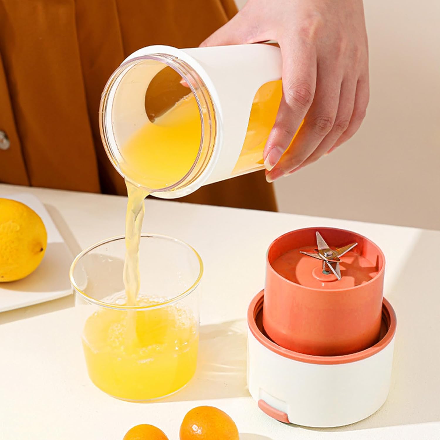 Portable Blender, 480ml Portable Juicer Blender with 6-Blade Head, Cup for Shakes and, USB for Office, Gym, Kitchen, Travel Mini