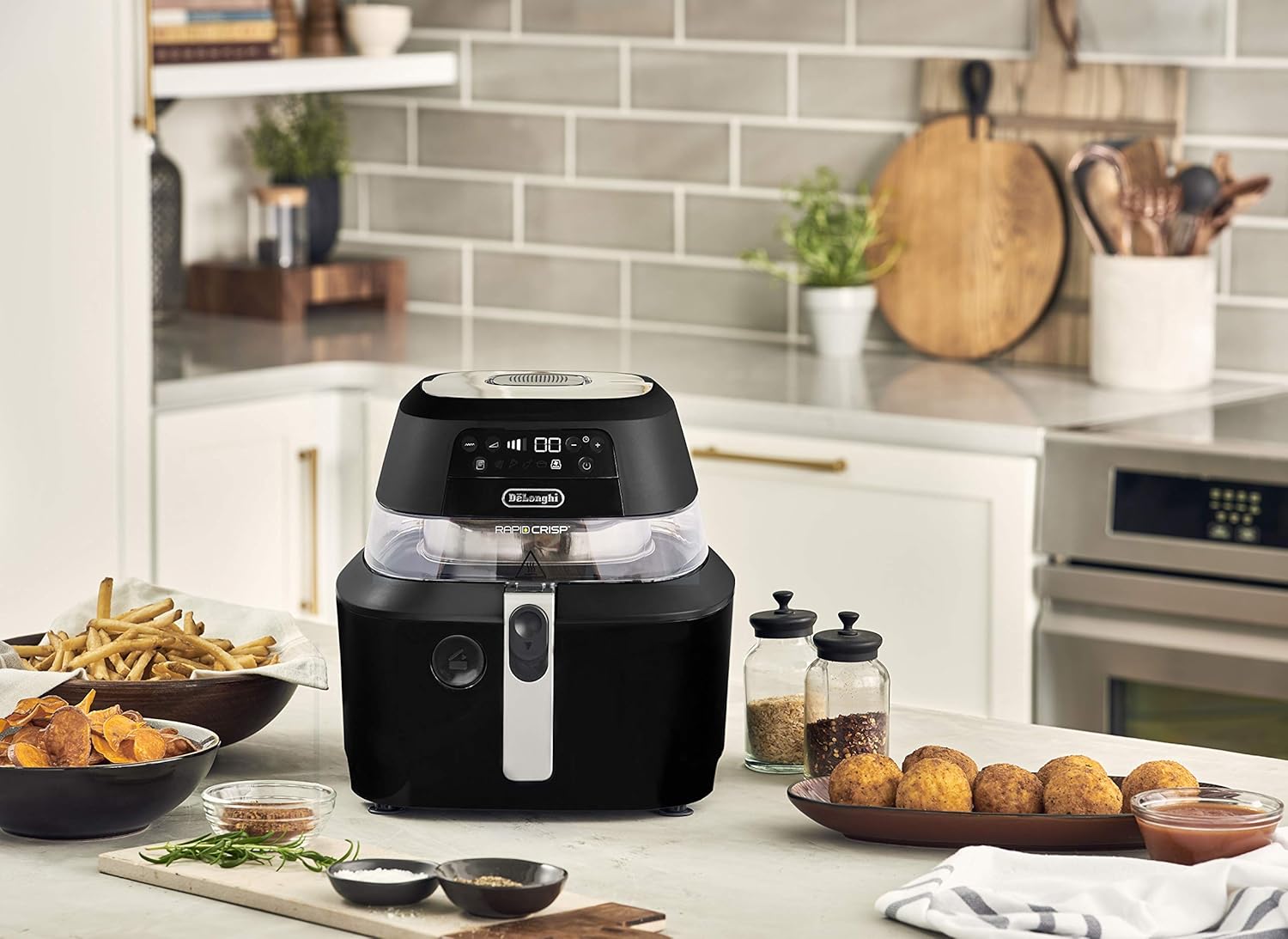 De'Longhi Rapid Crisp Air Fryer, 5-Quart, 1700-Watt XL Cooker, Fries, Crisps, Roasts, Bakes, 5 Preset Functions, Pizza Setting, Up to 20% Faster Cooking, Easy Clean Nonstick, 360° Viewing, Black