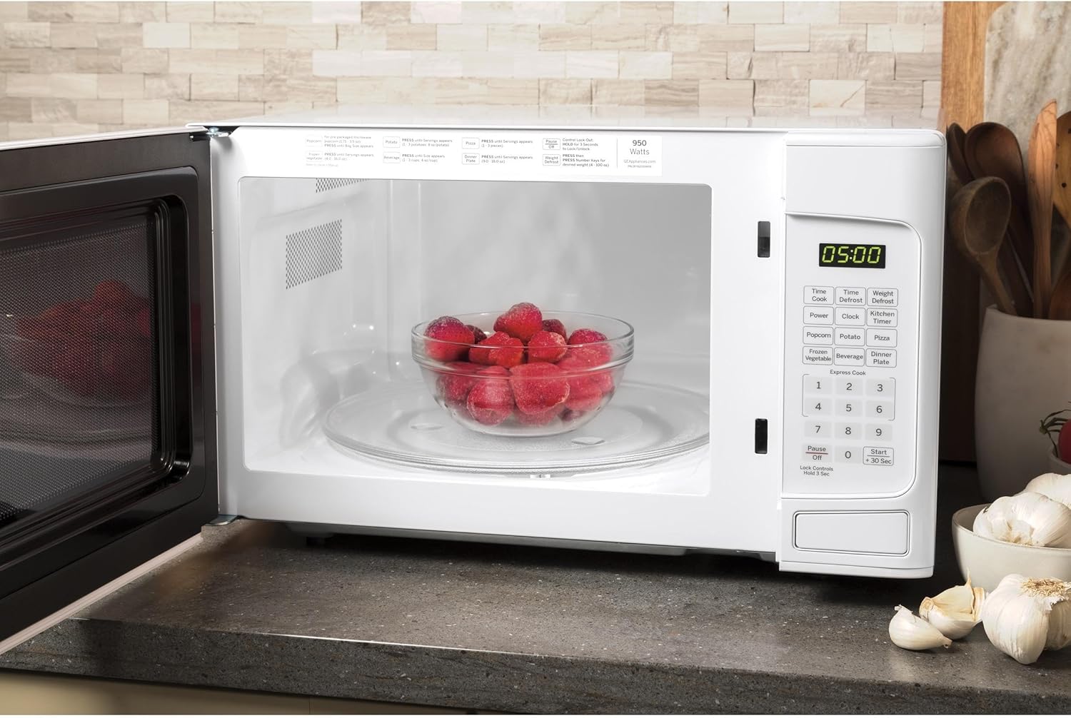 1.1 Cu. Ft. Capacity Countertop Microwave Oven