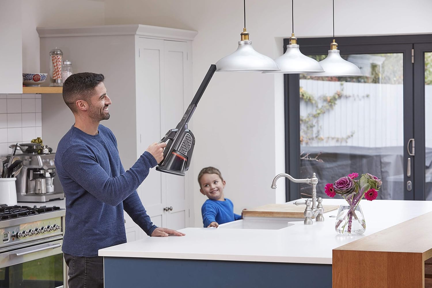 BLACK+DECKER BHHV520JF-QW - Aspirador de Mano GEN 11 con tecnología Smart TECH 18V 2Ah. Boquilla fina extensible y cepillo. Cargador Base.