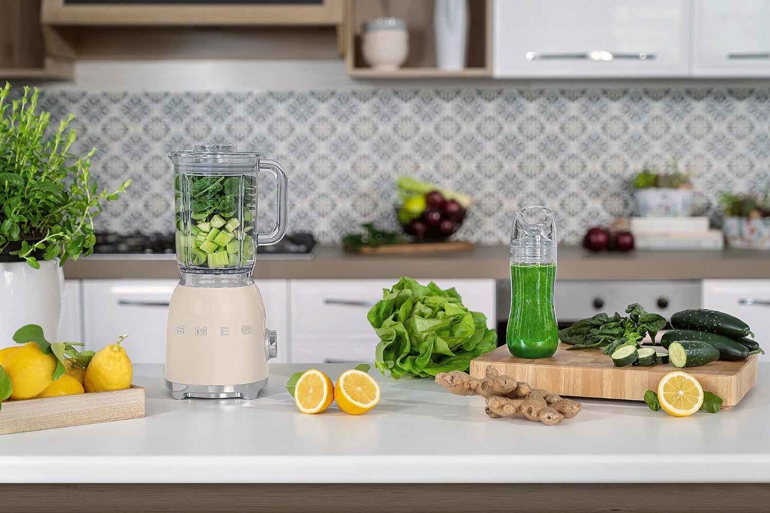 SMEG BLF03 Retro Style Blender – 600W Countertop Blender with 48 oz BPA-Free Jug, 3 Speeds + Pulse, Ice Crush & Smoothie Functions – 50s-Inspired Design-Cream