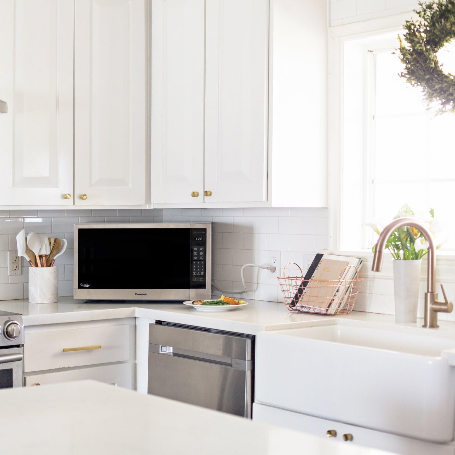 Panasonic Microwave Oven, Stainless Steel Countertop/Built-In Cyclonic Wave with Inverter Technology and Genius Sensor, 2.2 Cu. Ft, 1250W, NN-SN97JS (Silver)