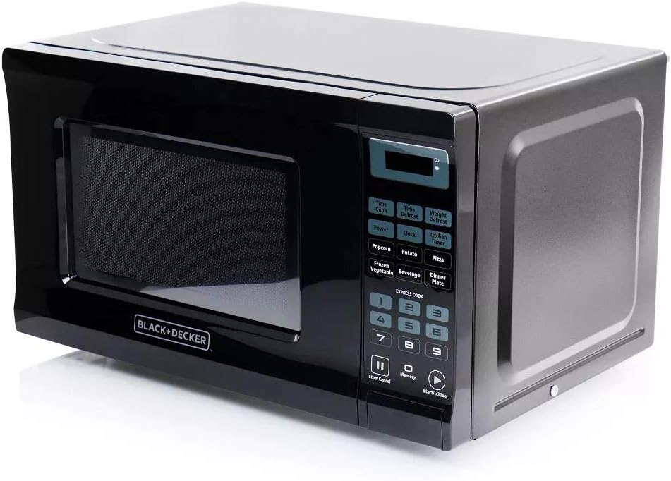 Black & Decker EM720CPI-PMB 700-watt Microwave, 0.7 Cubic Feet, Black