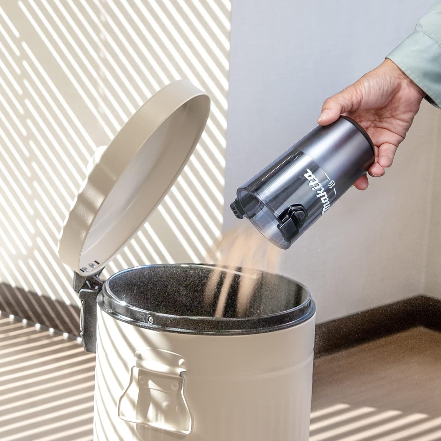 Makita CL003GZ04 40V Max Li-ion XGT Brushless Vacuum Cleaner – Batteries and Chargers Not Included