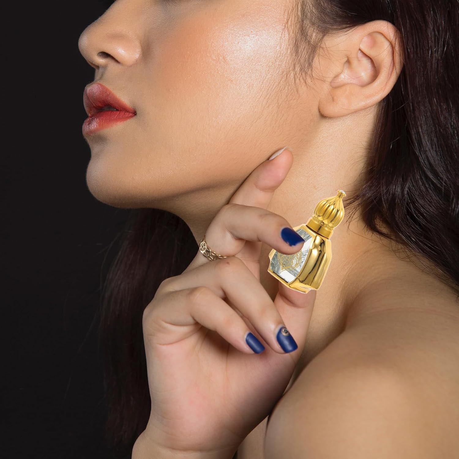 Portable Perfume Roll on Bottles 2Pcs 10Ml Glass Multi-Function Aroma Bottles Refillable for Travel and Household Use