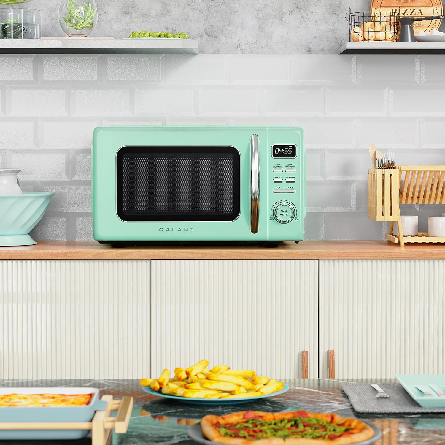 Galanz GLCMKZ09GNR09 Retro Countertop Microwave Oven with Auto Cook & Reheat, Defrost, Quick Start Functions, Easy Clean with Glass Turntable, Pull Handle.9 cu ft, Green